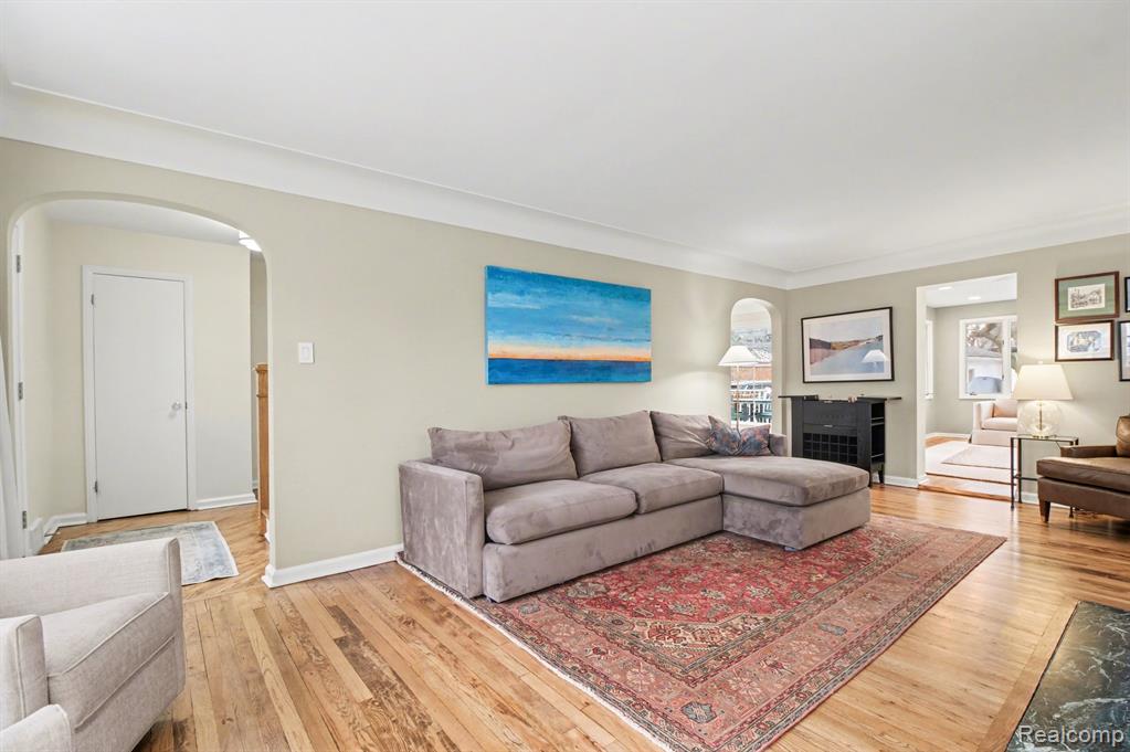26079 York Road, Huntington Woods, MI — Photo 10