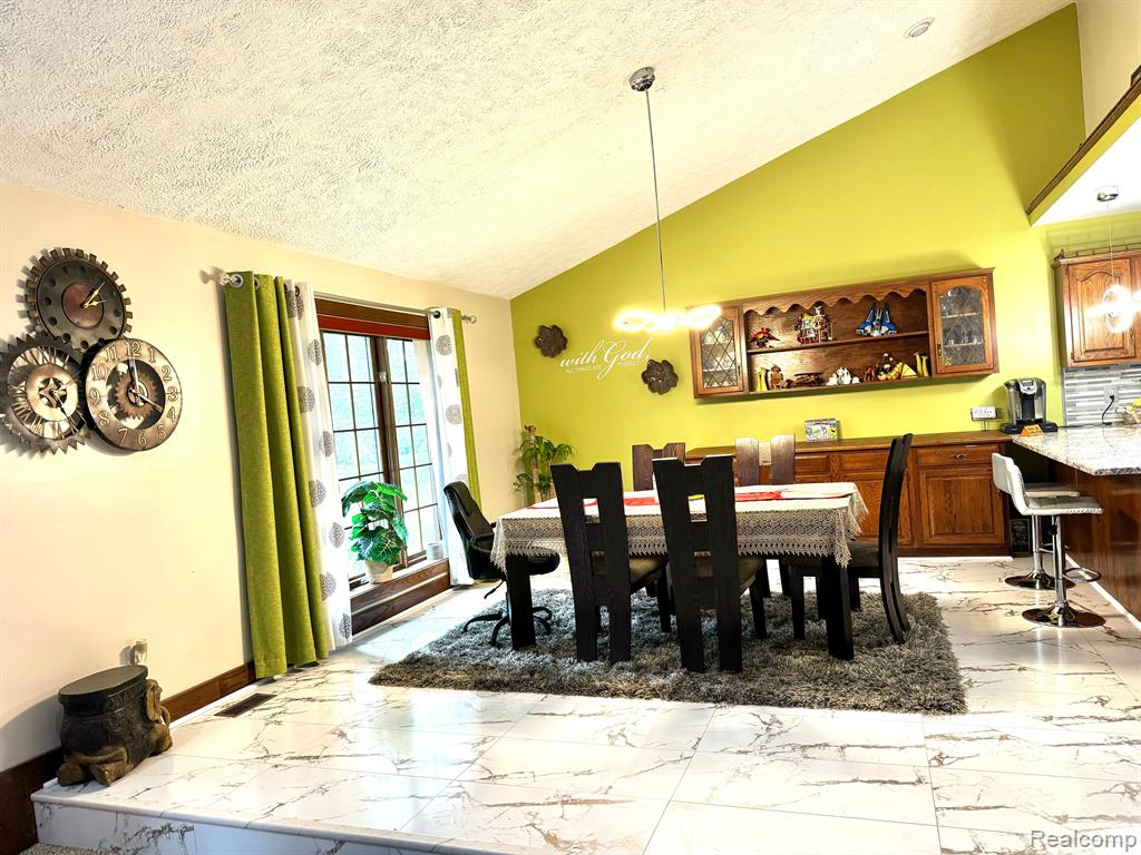 6391 DENTON Drive, Troy, MI 48098 — Photo 5
