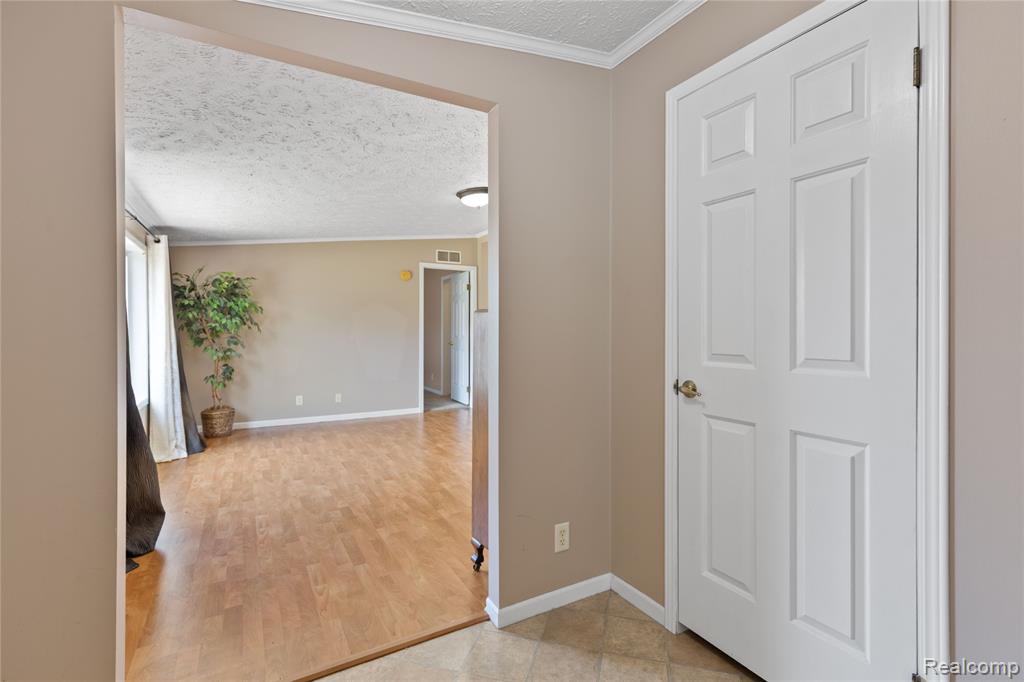 4472 Wynnwood Drive, Howell, MI 48843 — Photo 5