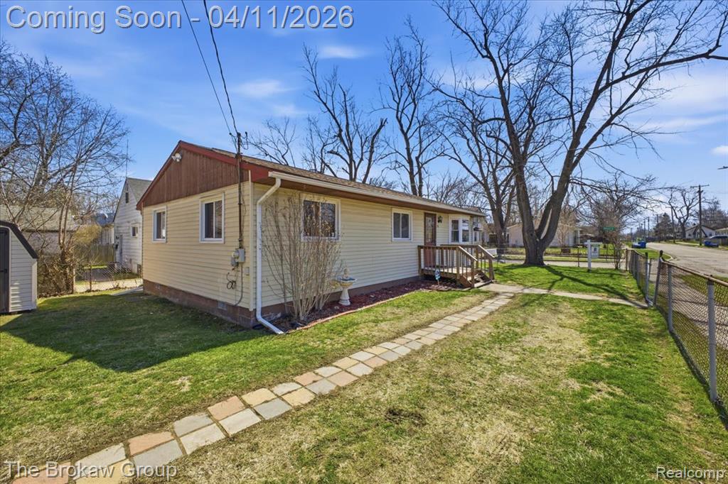 90 N Josephine Avenue, Waterford, MI 48328 — Photo 5