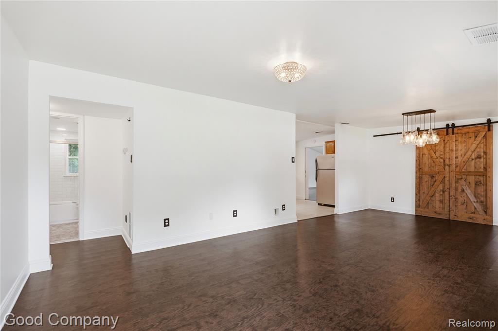 3130 Greenlawn Avenue, Commerce Twp, MI 48382 — Photo 4
