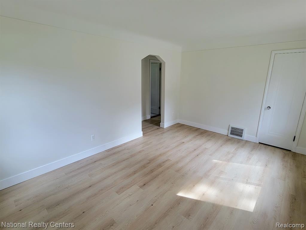 9968 Cavell Street, Livonia, MI 48150 — Photo 4