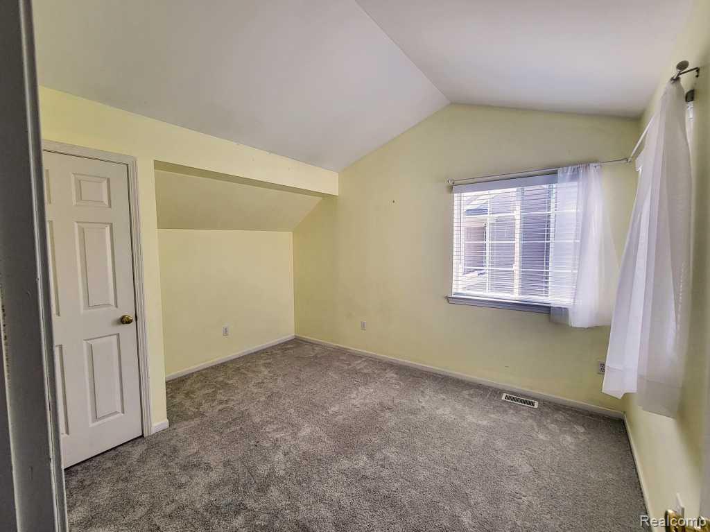 124 Champlain Boulevard, Howell, MI 48843 — Photo 30