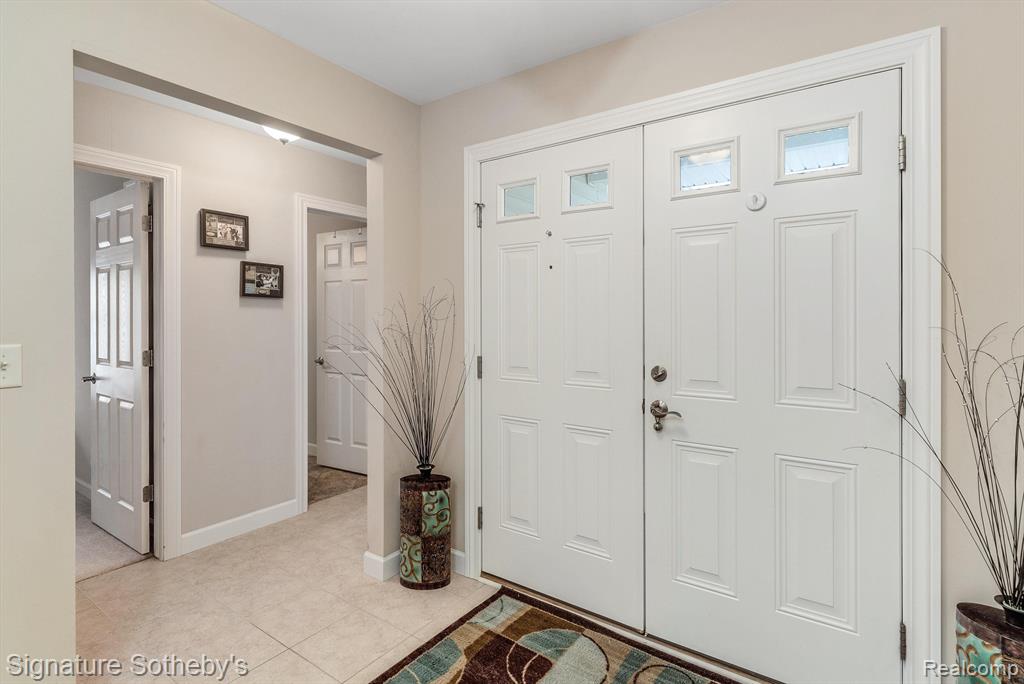 8392 PARKRIDGE Drive, Dexter, MI 48130 — Photo 4