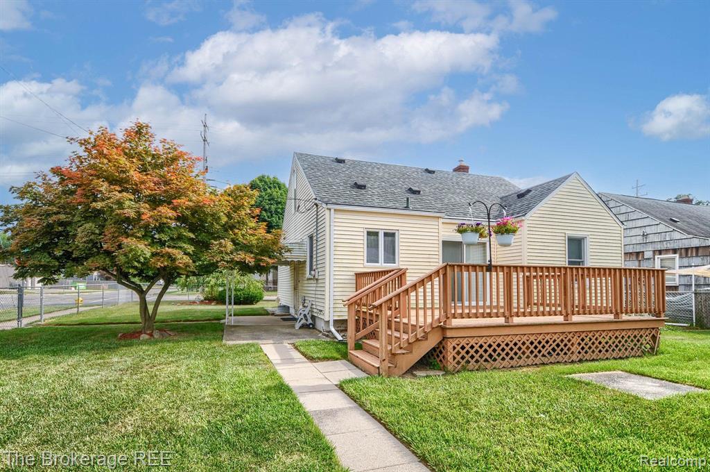 802 W HEMPHILL Road, Flint, MI 48507 — Photo 3