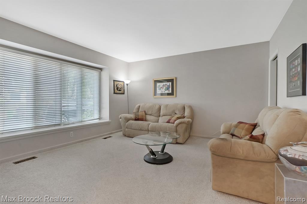 4358 YALE CT, Bloomfield Hills, MI 48302 — Photo 17