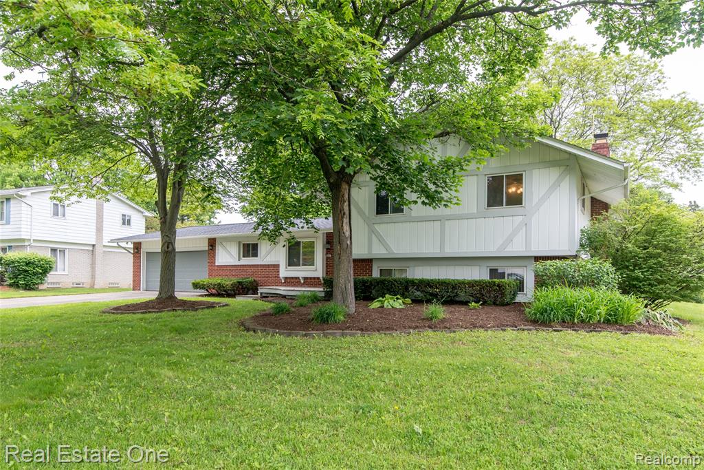 6845 Tamerlane Drive, West Bloomfield, MI — Photo 12