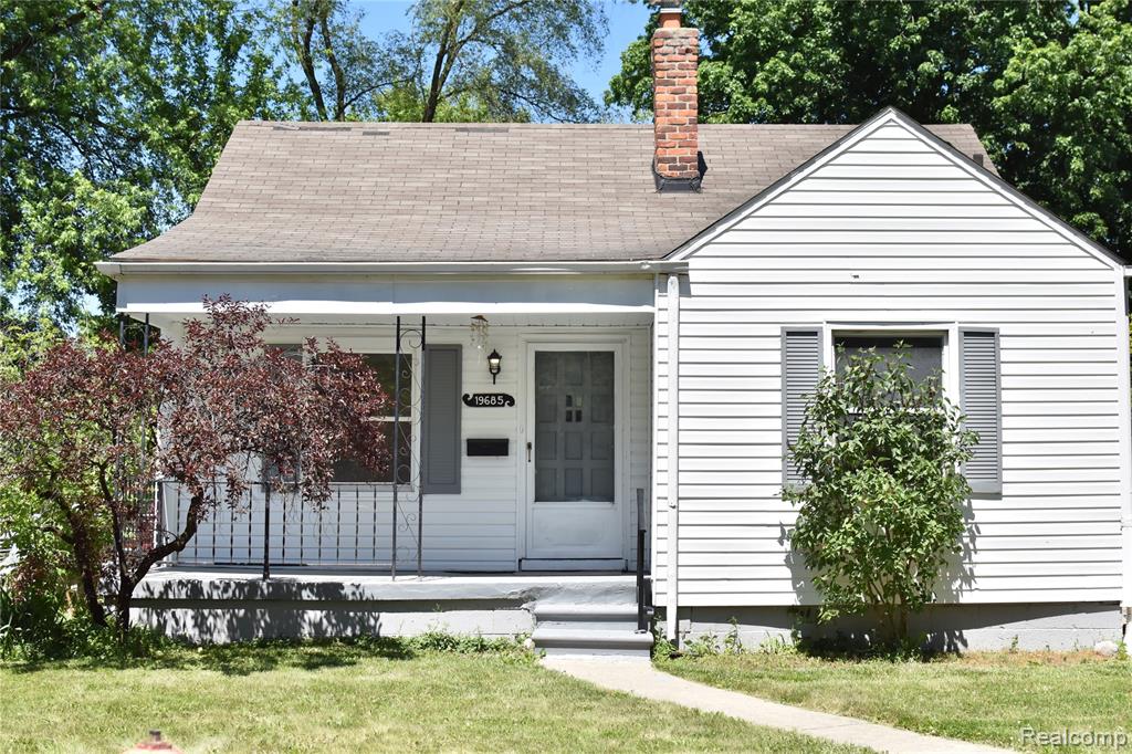 19685 Washtenaw Street, Harper Woods, MI 48225