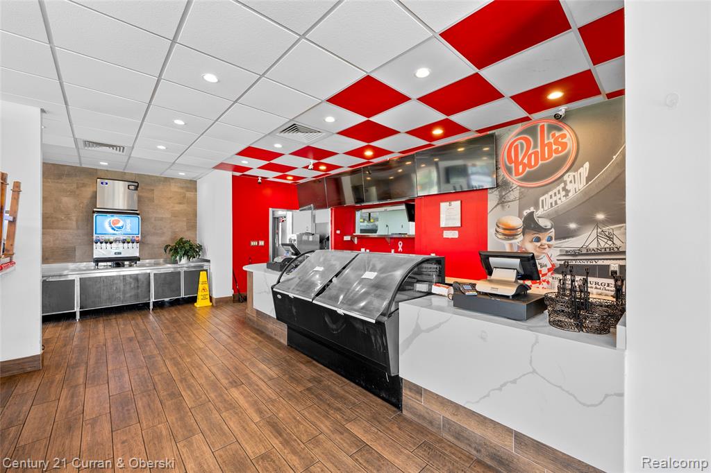 32704 Grand River Avenue, Farmington, MI, 48336