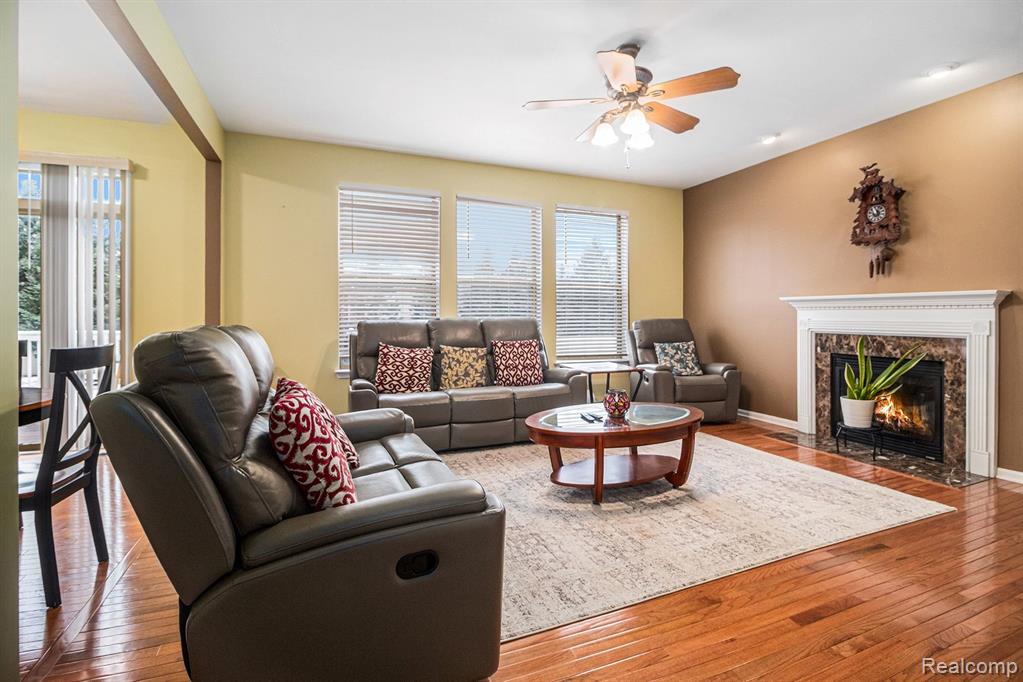 829 Grandview Drive, Commerce Twp, MI 48390 — Photo 12