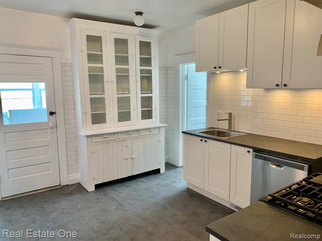 2454 Florian Street, Hamtramck, MI 48212 — Photo 38