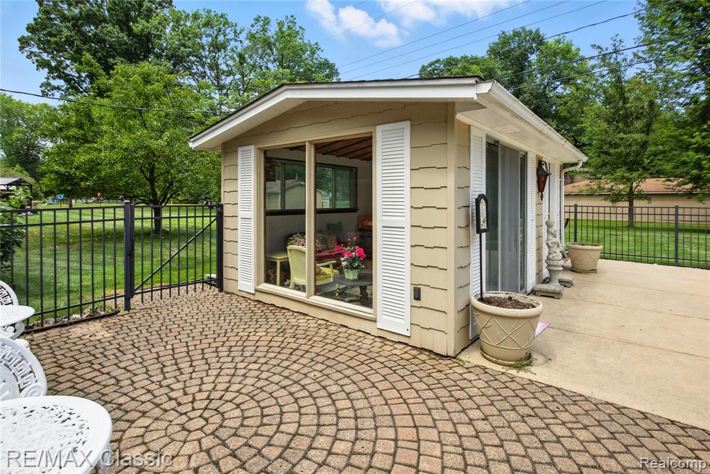415 Booth Road, Troy, MI 48085 — Photo 31