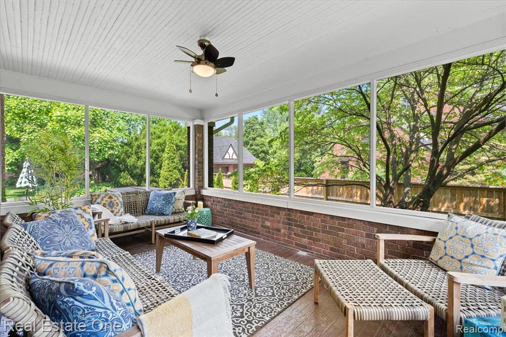 22 Elm Park Boulevard, Pleasant Ridge, MI — Photo 10
