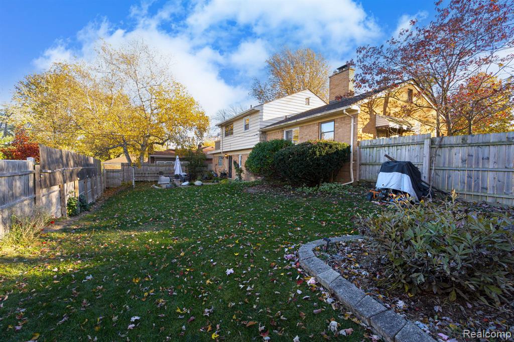 392 Cambridge Drive, Mount Clemens, MI 48043 — Photo 5