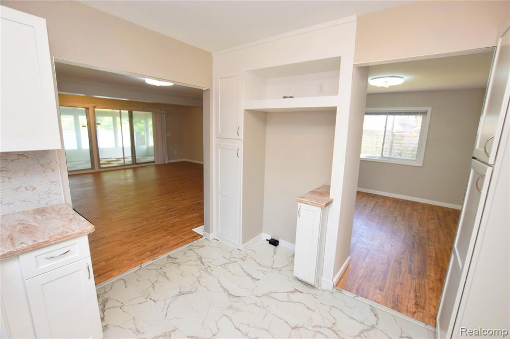 4047 Mitchell Drive, Flint, MI 48506 — Photo 8