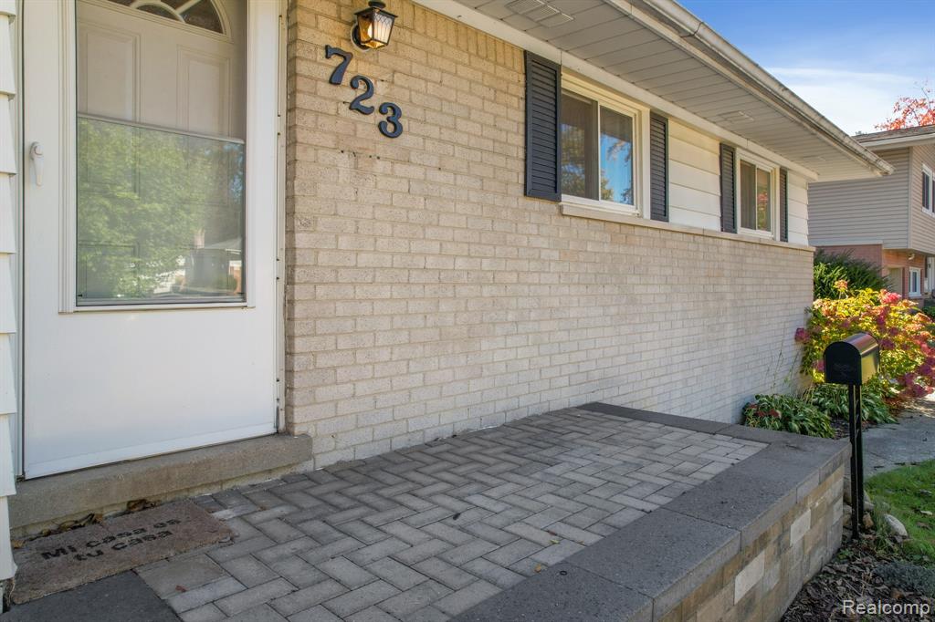 723 Sweetbriar, Milford, MI 48381 — Photo 5
