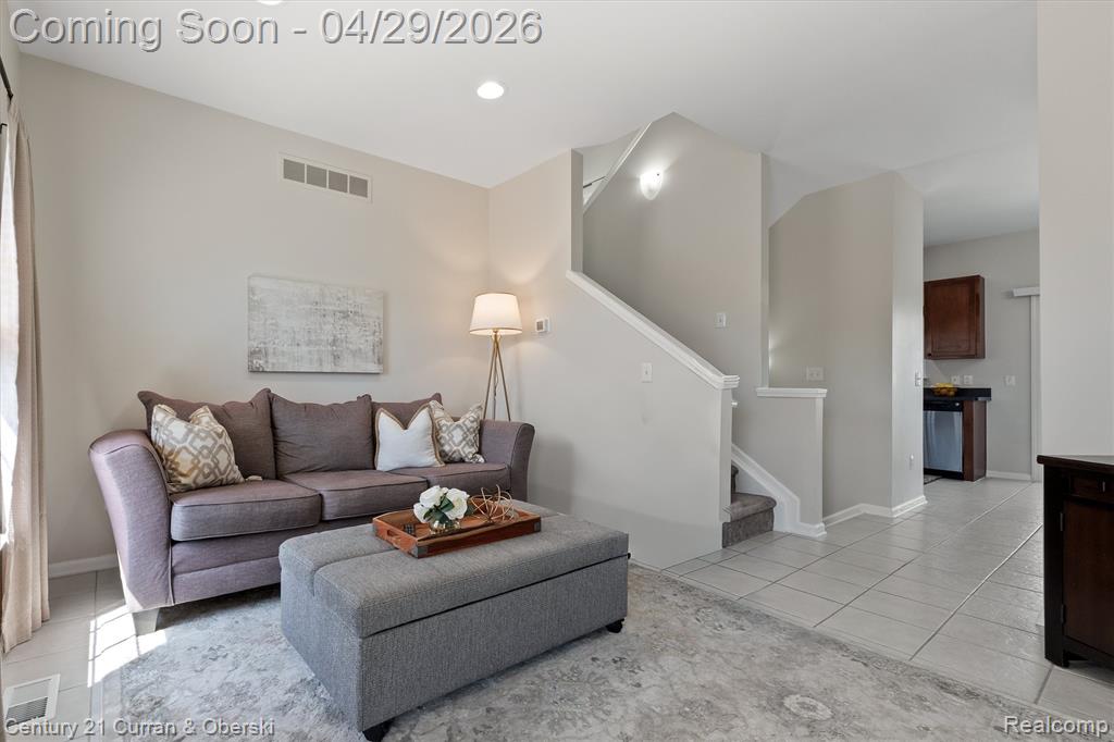 44782 Gwinnett Loop, Novi, MI 48377 — Photo 4