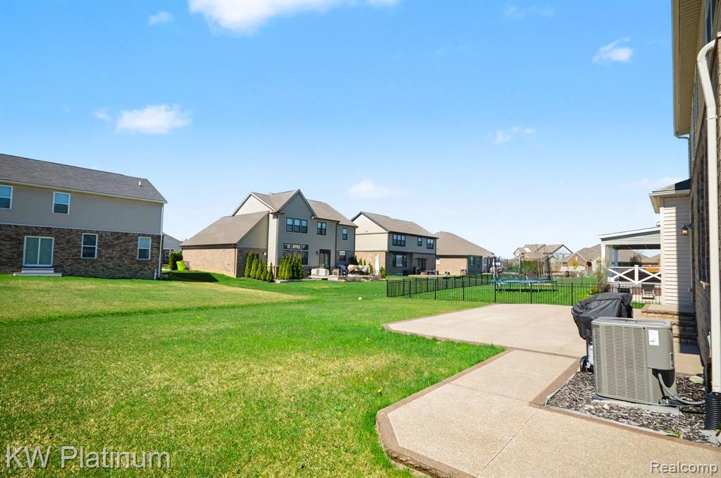 55321 Demaret Drive, Macomb, MI 48042 — Photo 37
