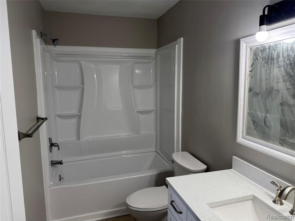 976 Ledyard Street, Waterford, MI 48328 — Photo 12