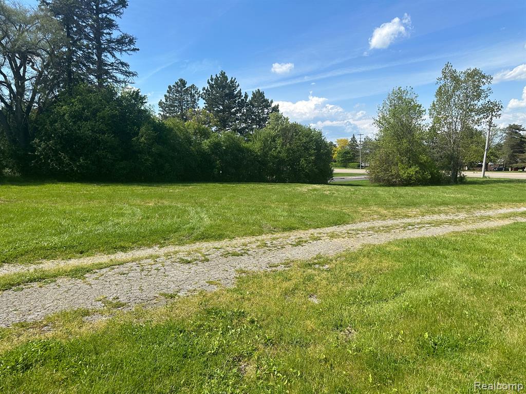 8000 S SAGINAW Street, Grand Blanc, MI 48439 — Photo 3