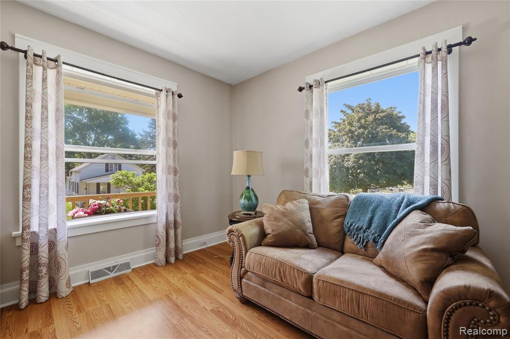 806 S 10th Street, St. Clair, MI 48079 — Photo 11