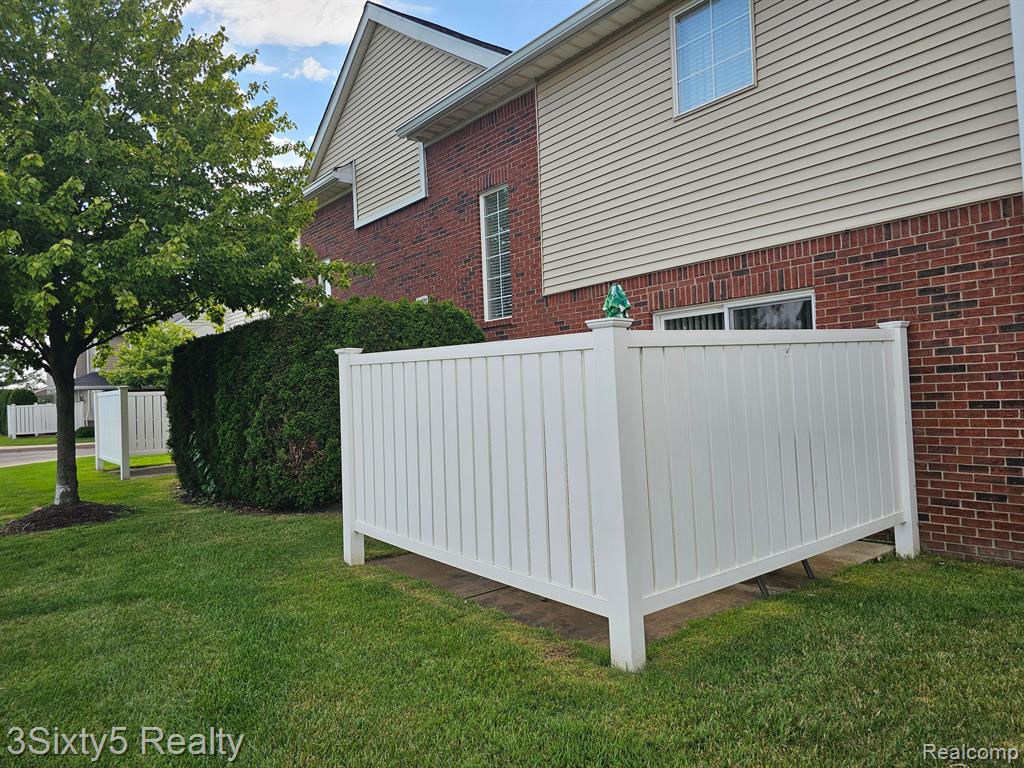 22041 FAIRLANE Boulevard, Woodhaven, MI 48183 — Photo 2