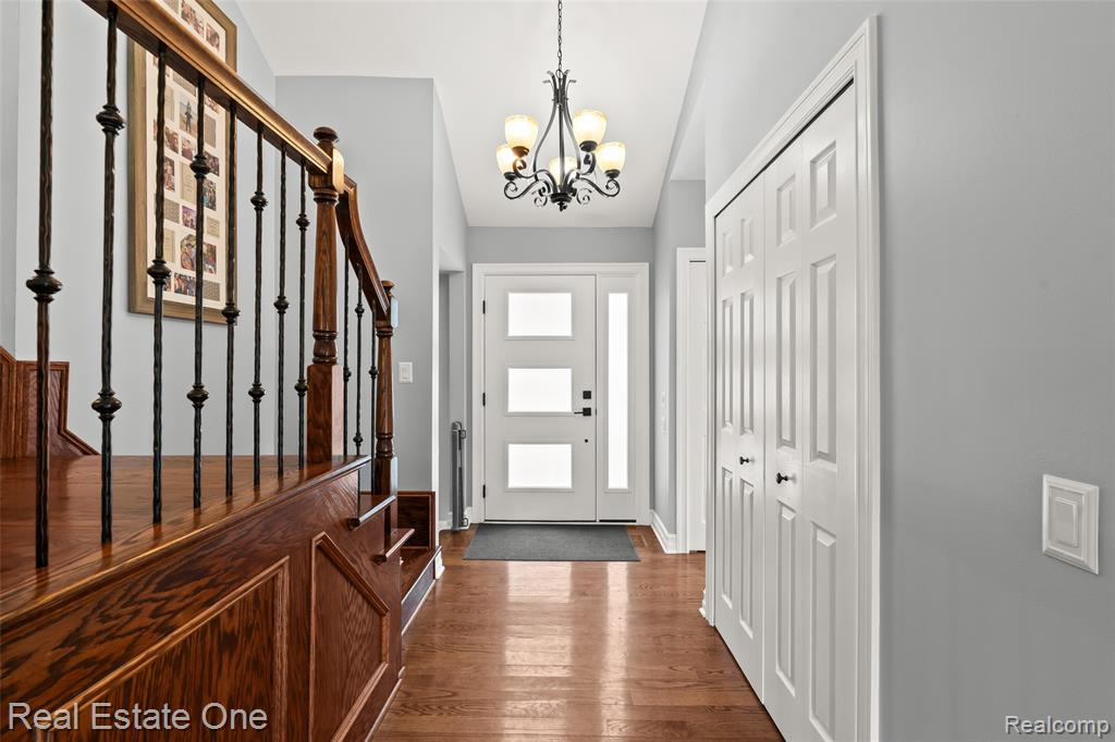 696 Estes Court, Waterford, MI 48327 — Photo 5