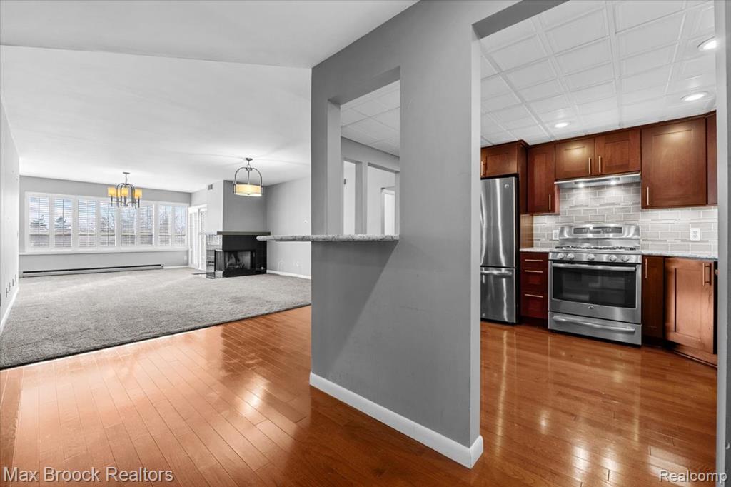969 Greenview Court, 42, Rochester Hills, MI 48307 — Photo 8