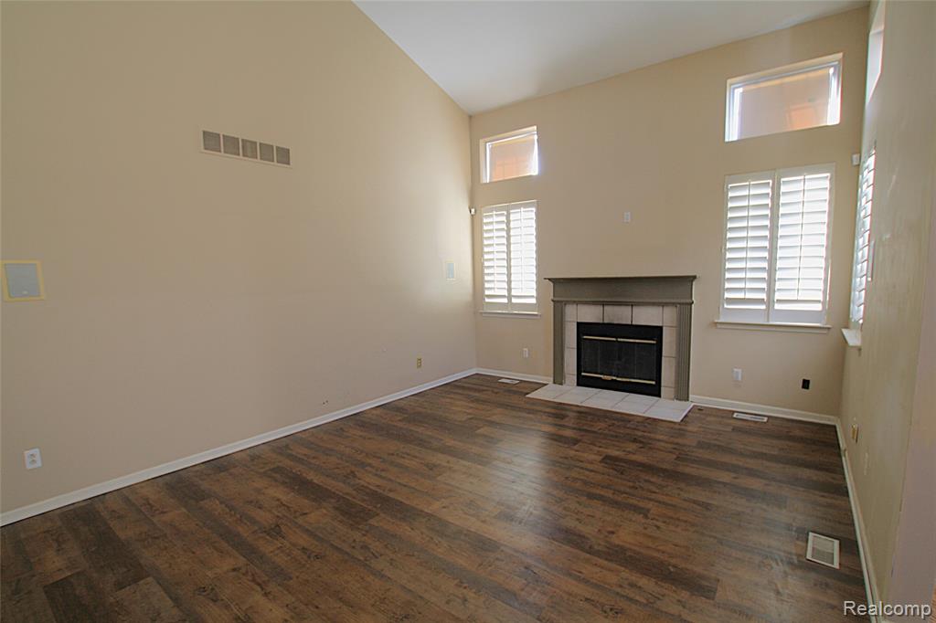 11152 Woodfield Parkway, Grand Blanc, MI 48439 — Photo 8