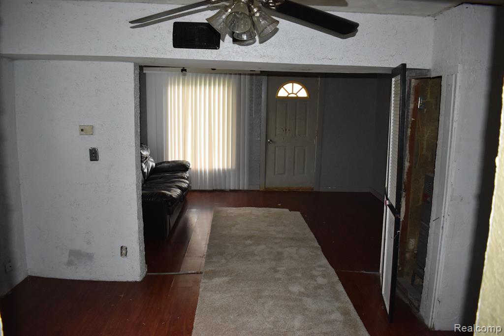 402 N SHIAWASSEE Street, Bancroft, MI 48414 — Photo 3