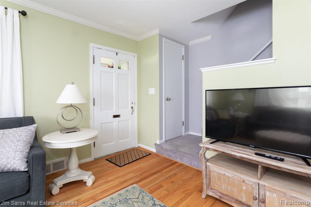 902 Neff Right Unit, Grosse Pointe, MI 48230 — Photo 2
