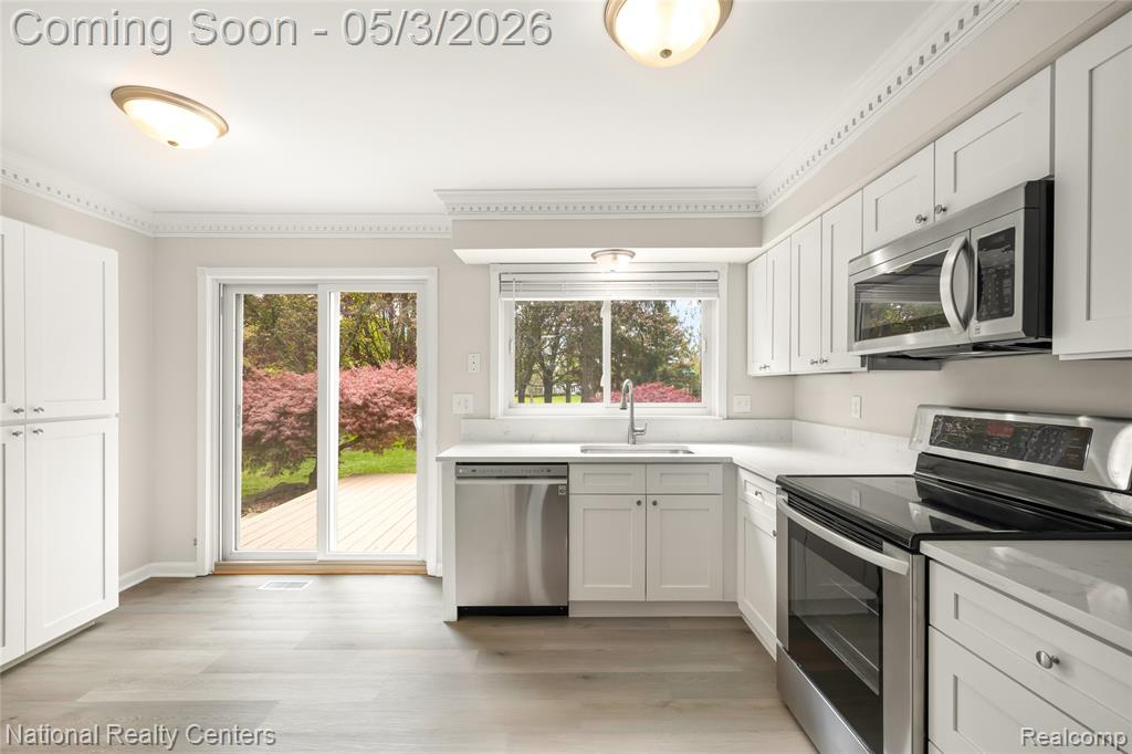 35963 Fair Oaks Court Court, Farmington, MI 48331 — Photo 14