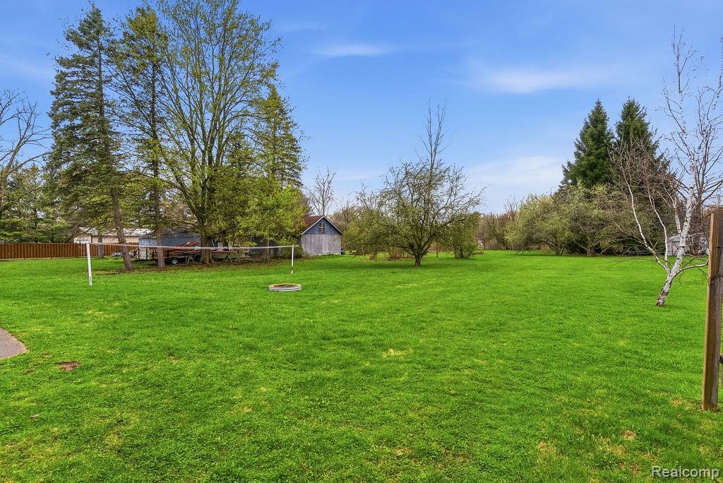 5101 Kendall Drive, Burton, MI 48509 — Photo 31