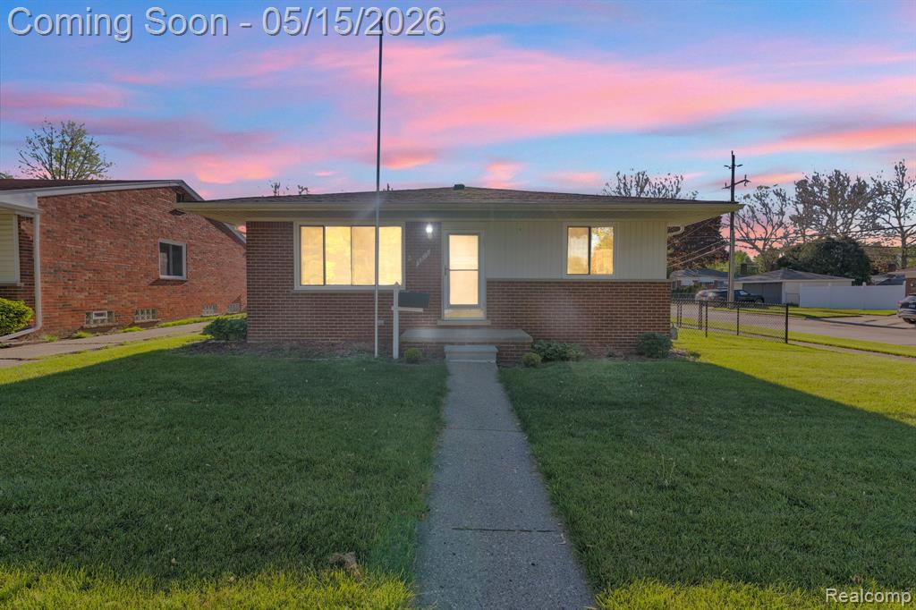 8610 N Evangeline Street, Dearborn Heights, MI 48127 — Photo 4