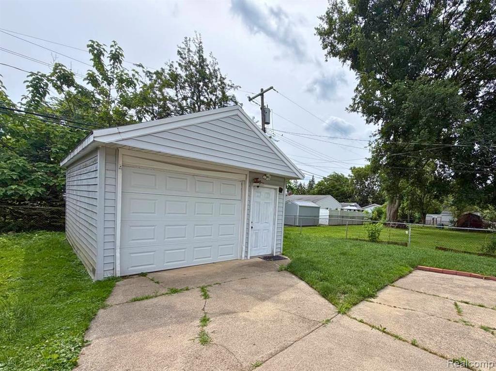 8468 Beatrice, Westland, MI — Photo 29