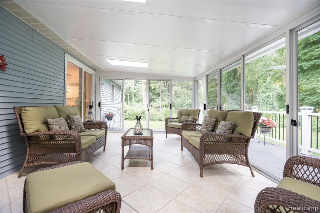 8213 EMERALD Lane W, Westland, MI — Photo 27