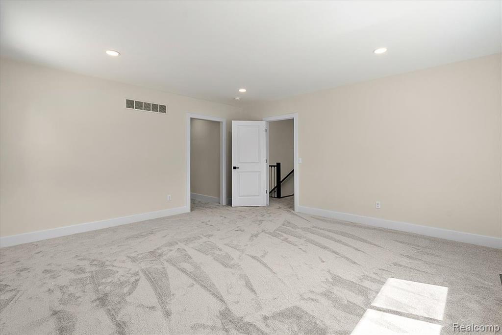 47515 Vanker Avenue, Shelby Twp, MI 48317 — Photo 23