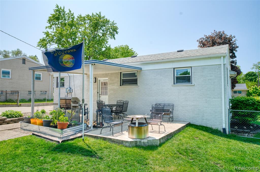 860 Friar Drive, Milford, MI 48381 — Photo 29