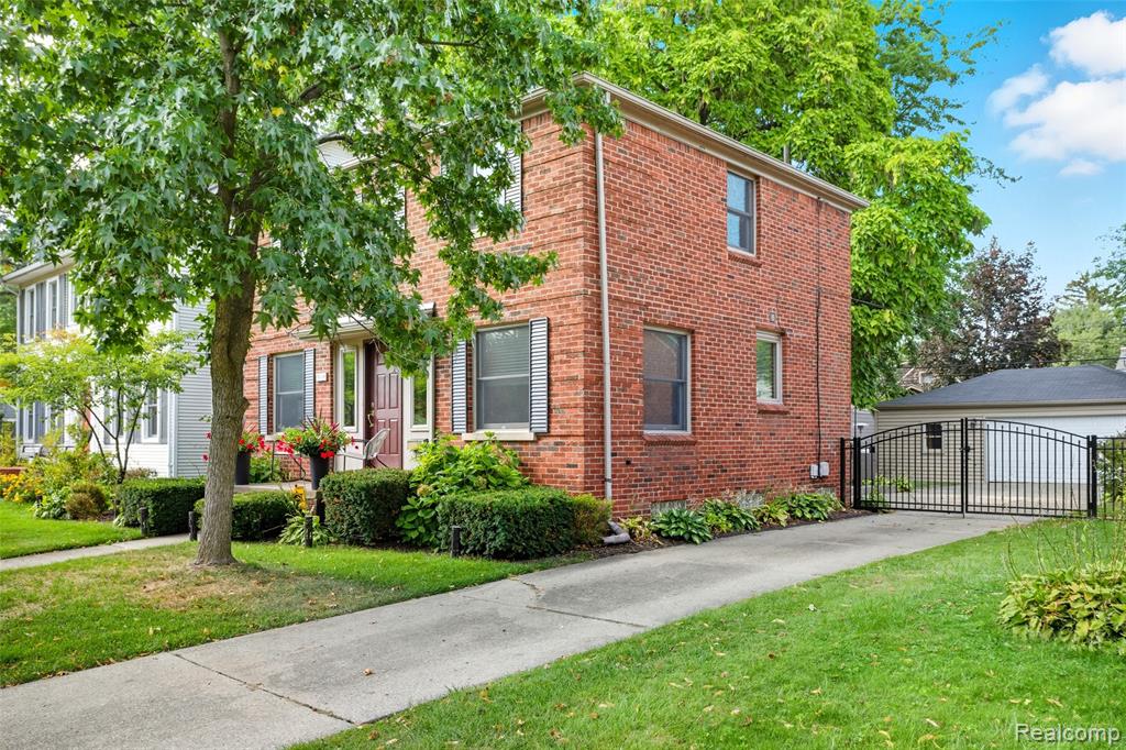 10554 Nadine Avenue, Huntington Woods, MI — Photo 3