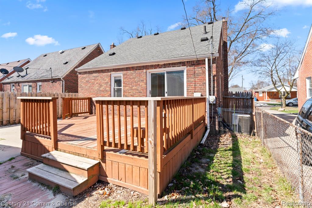 8242 RIVERDALE Street, Dearborn Heights, MI 48127 — Photo 32