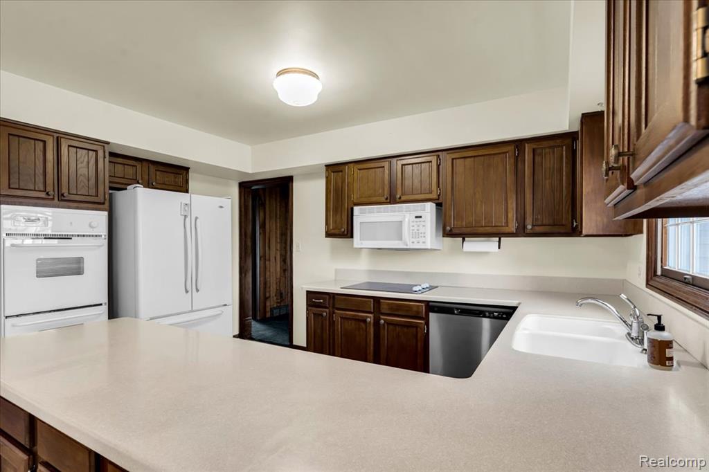 19010 Lacrosse Avenue, Lathrup Village, MI 48076 — Photo 10