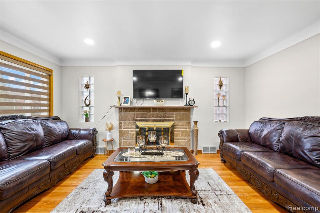 7716 W MORROW Circle, Dearborn, MI 48126 — Photo 16
