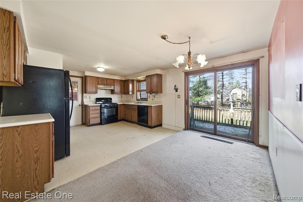 11458 College Avenue, Pinckney, MI 48169 — Photo 6