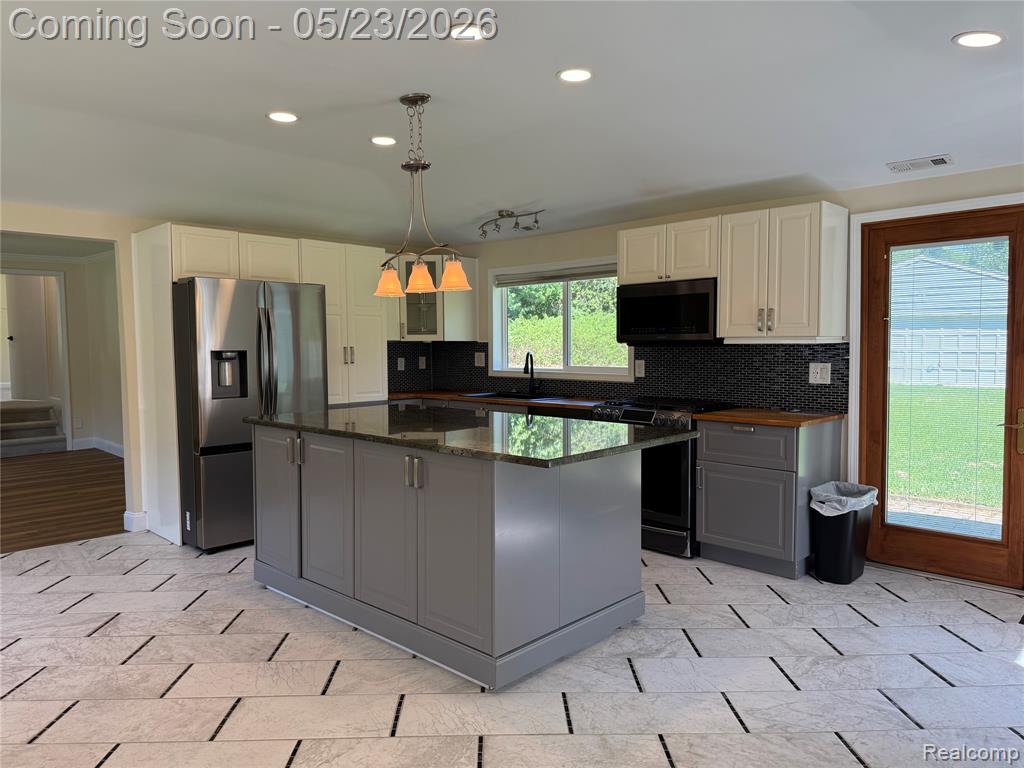 896 Grace Avenue, Rochester Hills, MI 48307 — Photo 7