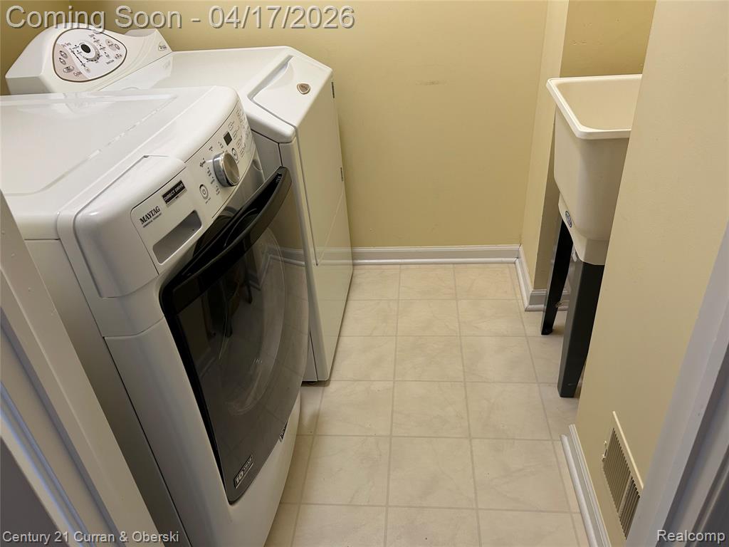 134 Legacy Park Circle, Dearborn Heights, MI 48127 — Photo 34