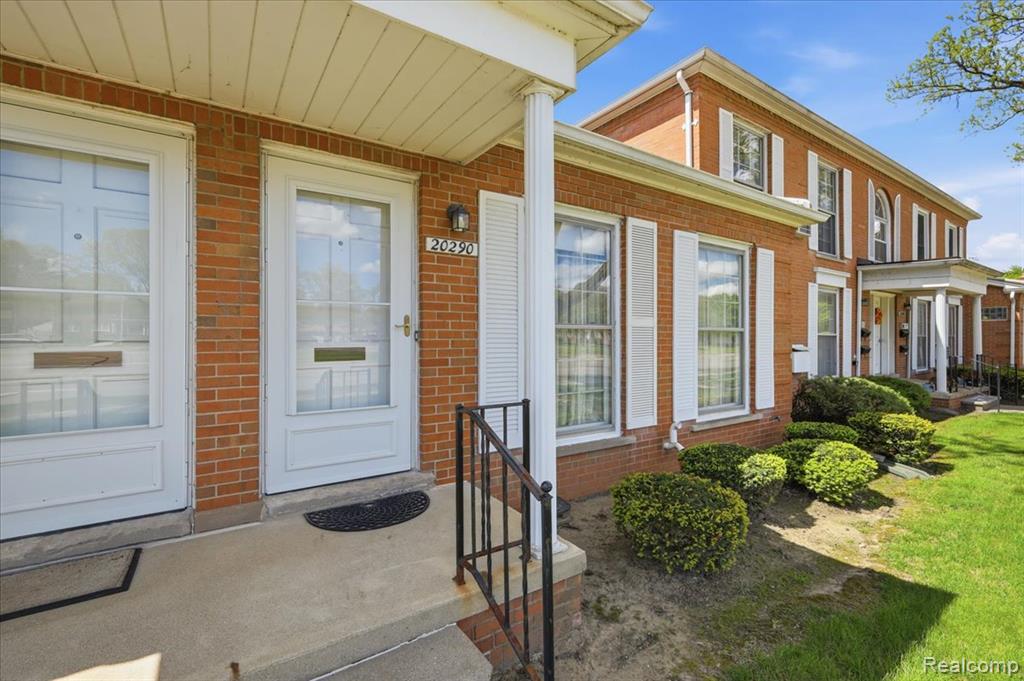 20290 Vernier Road, Harper Woods, MI 48225 — Photo 4
