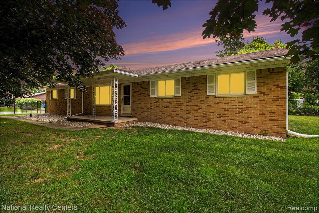 630 W LAKE Street, South Lyon, MI 48178 — Photo 2