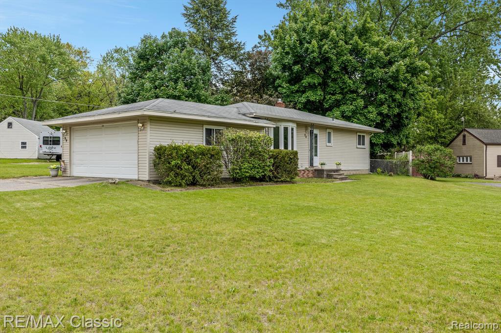 94 CRESCENT LAKE Road, Waterford, MI 48327 — Photo 6