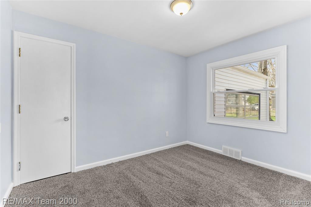 21171 Westhampton Street, Oak Park, MI 48237 — Photo 15