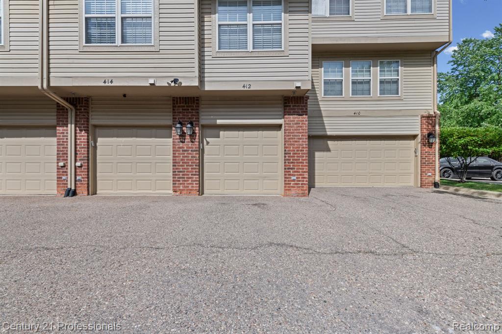 412 Boardwalk Drive, Walled Lake, MI 48390 — Photo 7